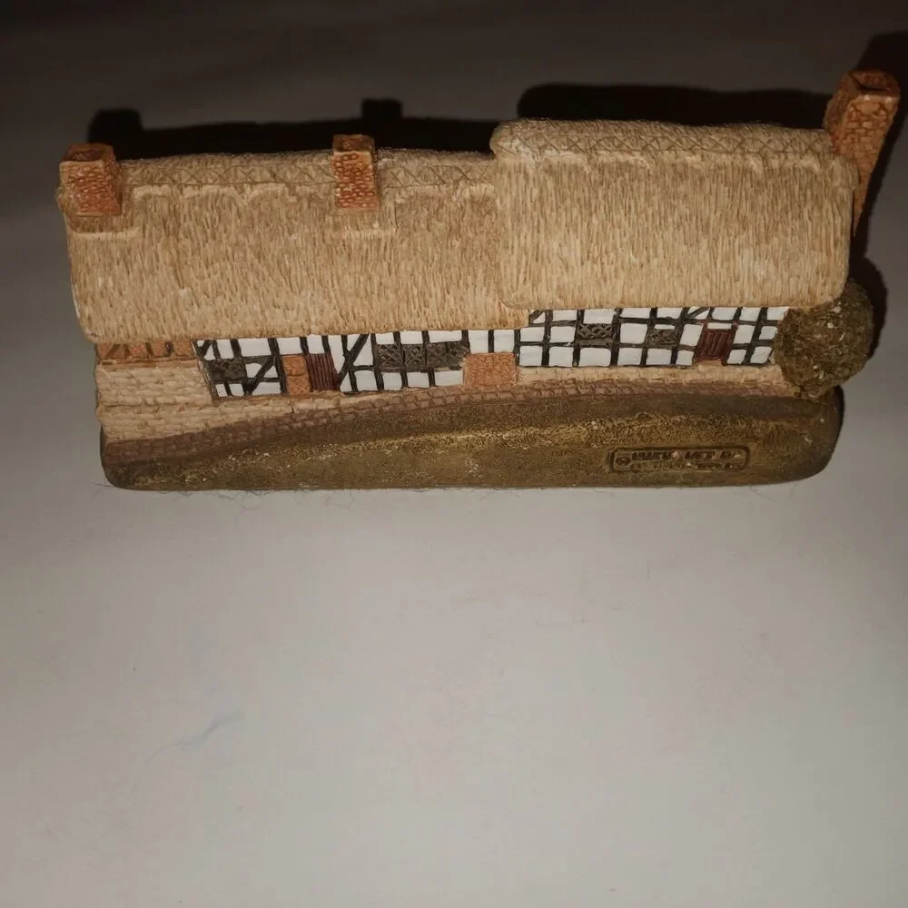 Lilliput Lane Anne Hathaway Cottage L2283 Handmade England Mini House Figurine